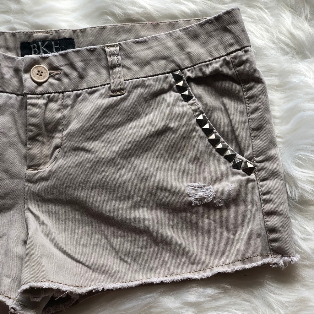 Buckle Studded Detail Shorts!